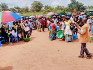 Distribution des vivres aux déplacés à Kamonia (Territoire de Tshikapa) au Kasaï par le PAM et OXFAM. 9 janvier 2018. Radio Okapi/PH. Freddy Lufulwabo
