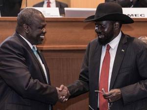 South Sudan’s President Salva Kiir (right) and rebel leader Riek Machar make peace at the 33rd Extraordinary Summit of Igad in Addis Ababa on September 12, 2018. PHOTO | AFP