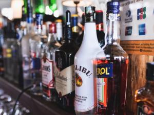 Govt to raise legal alcohol drinking age